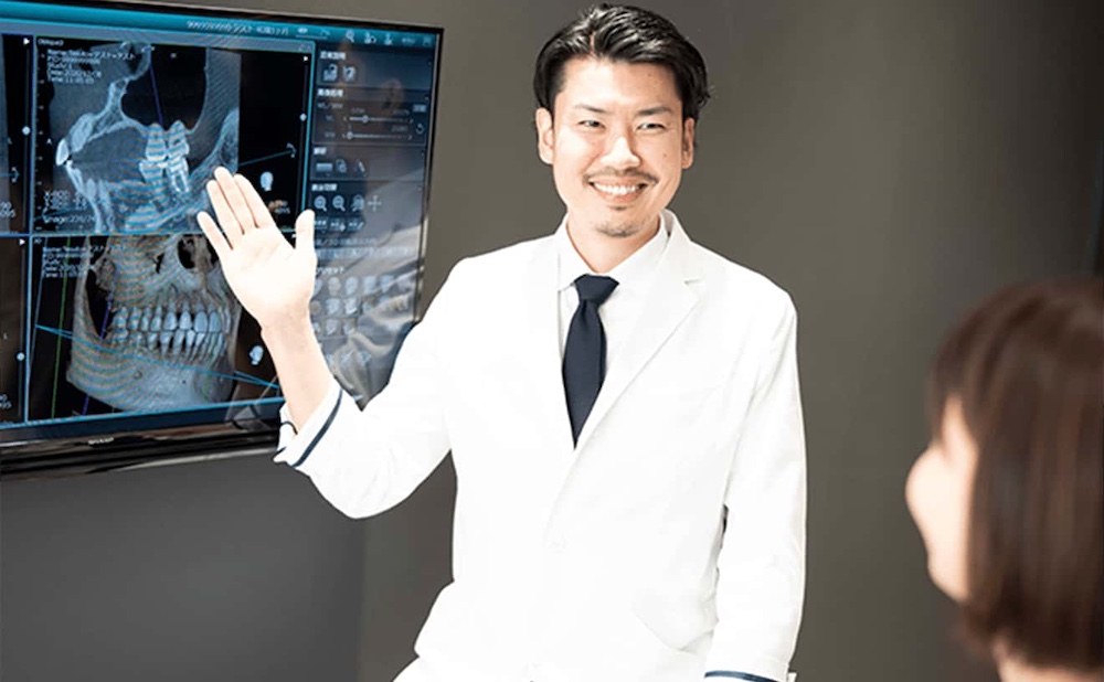 ①骨格だけでなく、笑顔の見え方を事前にシミュレーションすること