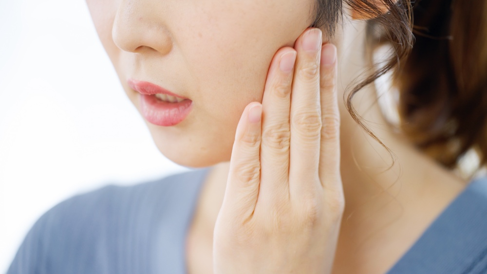 虫歯で顔が腫れた…何日で治る？原因・正しい対処・治療の流れを歯科医が解説