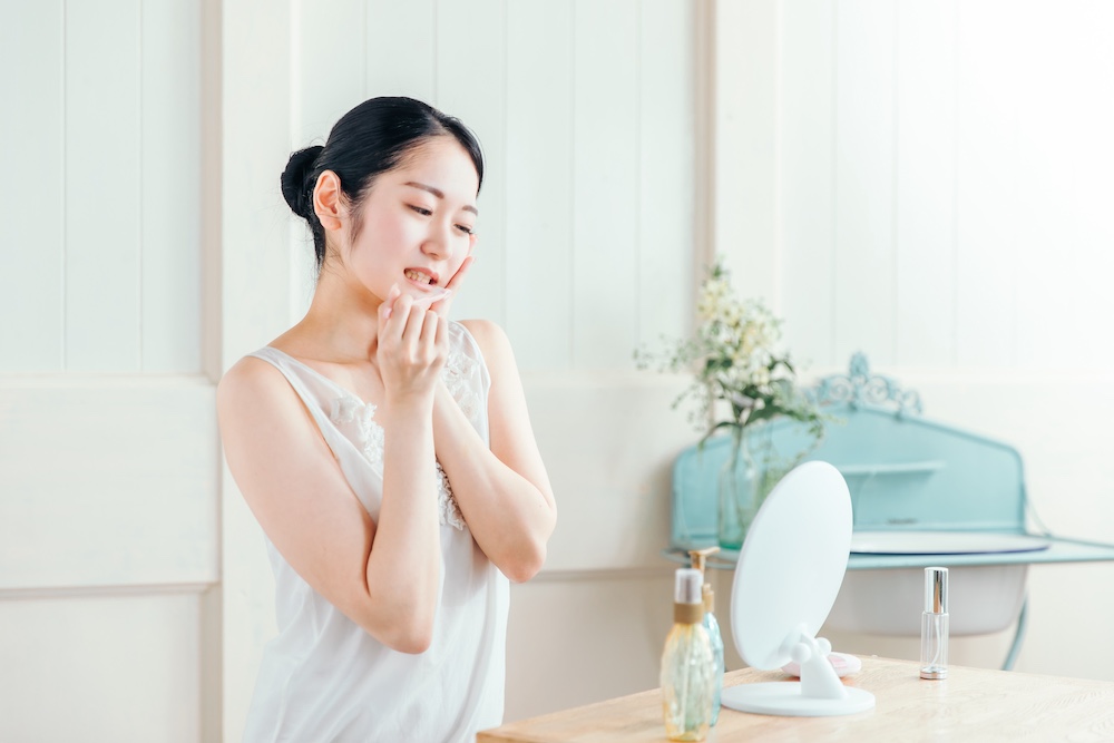 歯周病の見た目と匂いでわかるサイン｜自分でできるセルフチェックと早期ケアのポイント