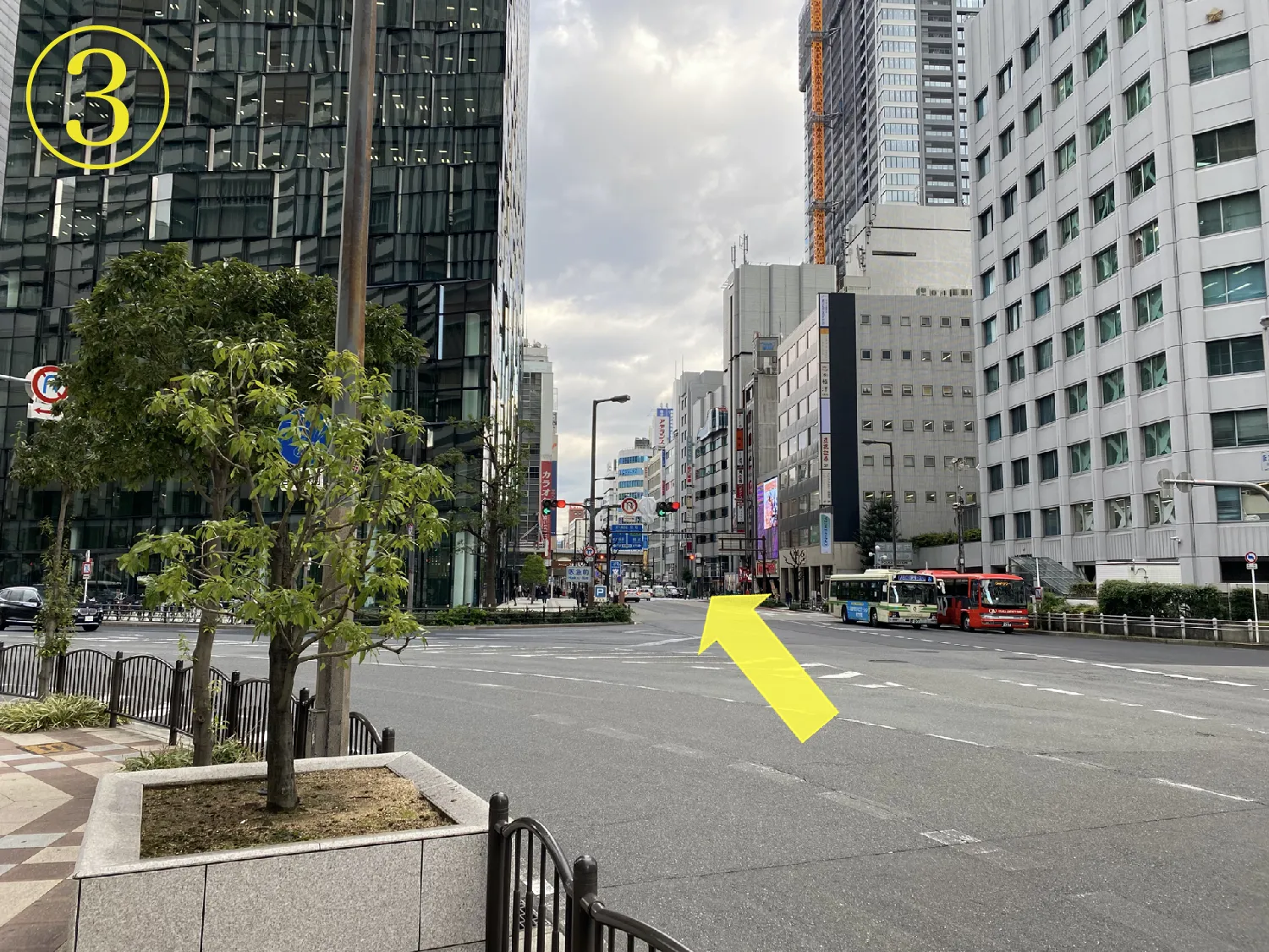 曽根崎警察方面へ進んでください。