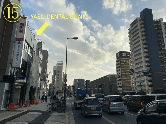谷町筋の進行方向左手にある四天王寺前夕陽ヶ丘駅出口のビルが当院です。