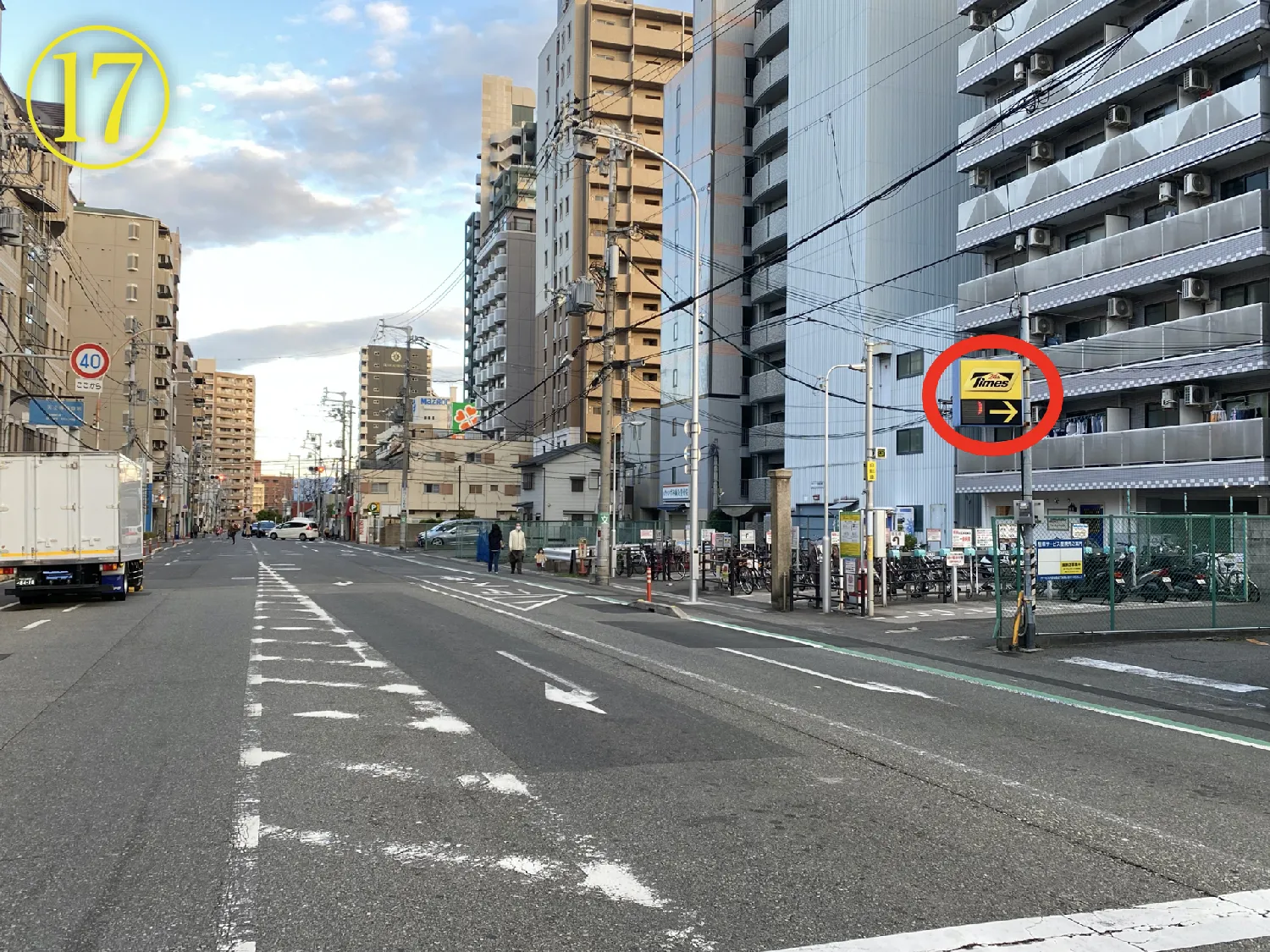 左折してすぐの、こちらのタイムズか
