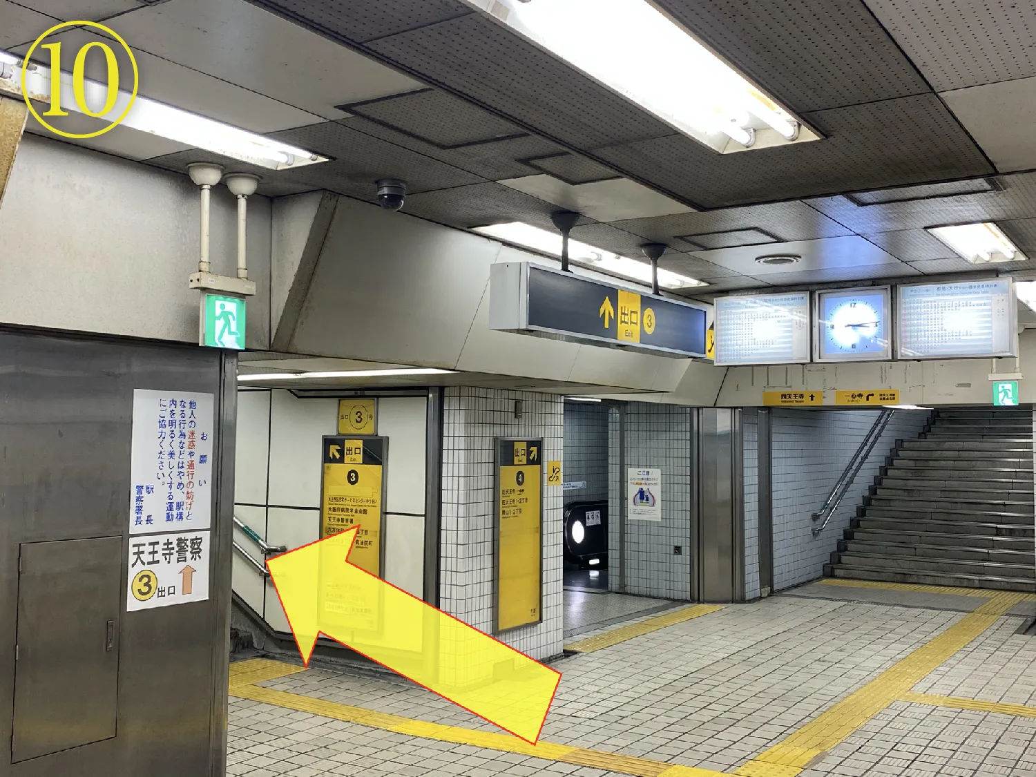 この階段を上がると当院になります。（４番出口にはエスカレーターもございます）